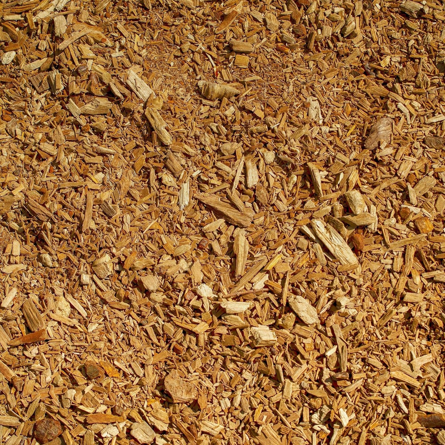 Premium Gold Wood Mulch for Landscaping, Gardens, Lawns, Potting Media, and Potted Plants (0.2 CF - 4.8 L - 5 QTS)
